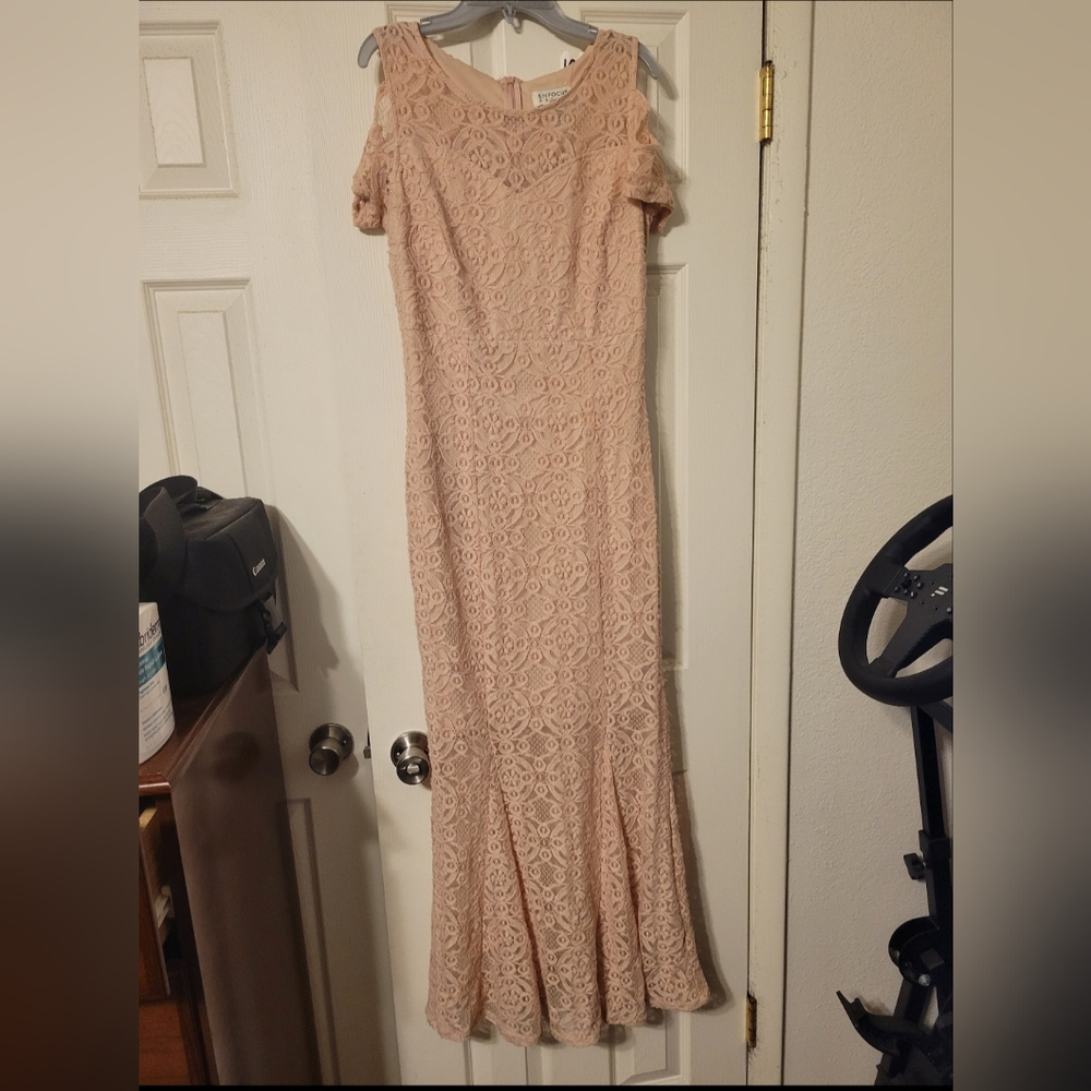 Enfocus Studio Pink Lace Mermaid Full Length Gown Size 6 petite Cold Shoulders